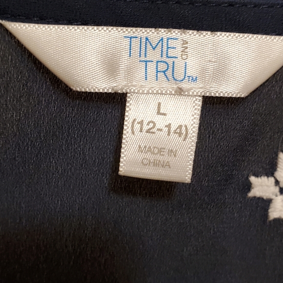 TOP TIME AND TRU, BOHO TOP, NAVY WITH WHITE EMBROIDERY, LARGE, SHEER - Picture 5 of 8